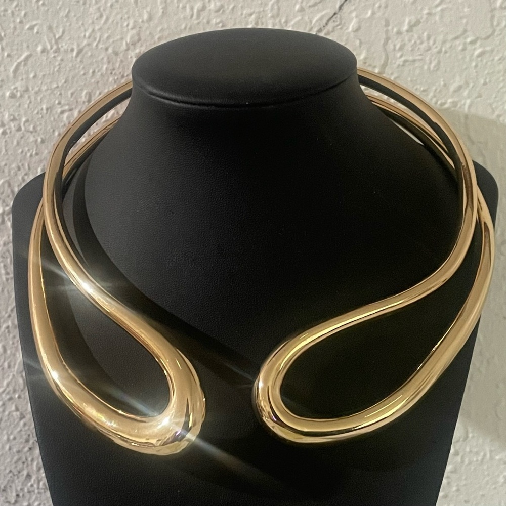 High End Vintage Costume Jewelry Goldtone Women's Necklace Heavy Metal statement